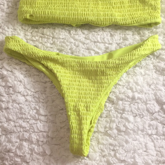 🍋 Yellow Smocked Bikini Set - Picture 3 of 6